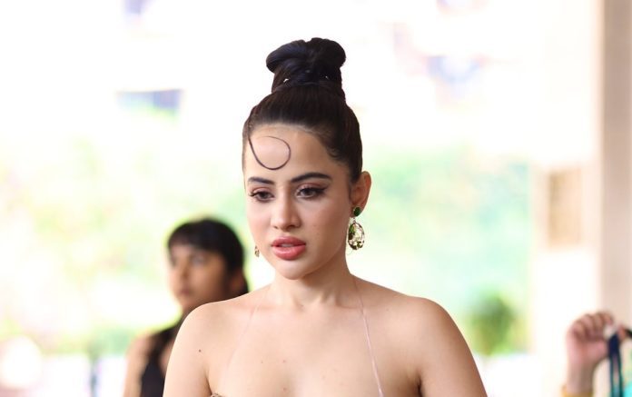 Urfi Javed ruined Ananya Pandey's mermaid look by wearing a backless transparent blouse - see the look Urfi Javed ruined Ananya Pandey's mermaid look by wearing a backless transparent blouse - see the look