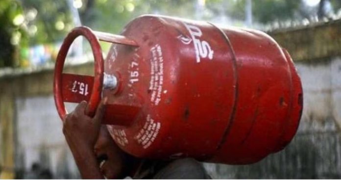 Free LPG Cylinders: Poor families will get free LPG cylinders under the Ujjwala scheme on Diwali, Details here Free LPG Cylinders: Poor families will get free LPG cylinders under the Ujjwala scheme on Diwali, Details here