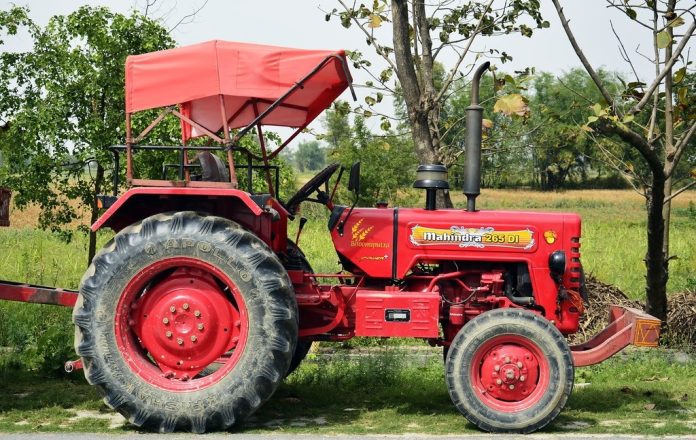 RTO Rules On Tractor: 5 rules apply to tractor-trolley too! You may have to pay a fine for doing this RTO Rules On Tractor: 5 rules apply to tractor-trolley too! You may have to pay a fine for doing this