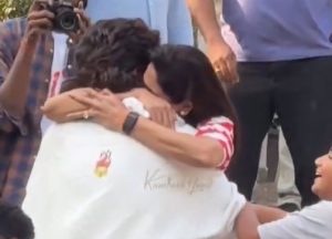 Allu Arjun Viral Video: Wife breaks down after seeing Allu Arjun return