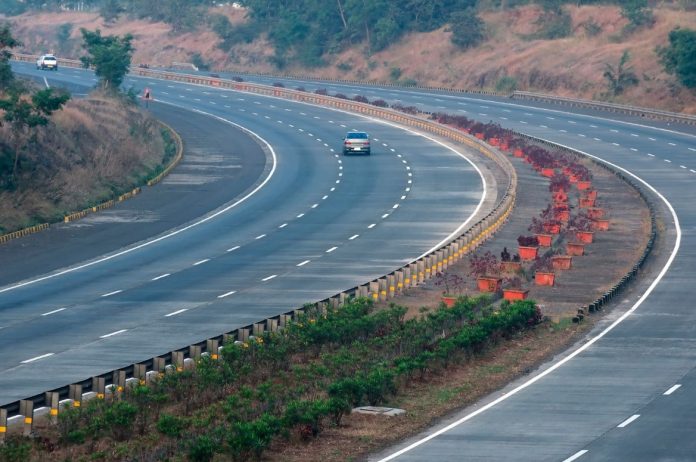 Expressway New Speed Limit: Speed limit on this expressway has been reduced, and new rules will be implemented from December 15. Expressway New Speed Limit: Speed limit on this expressway has been reduced, and new rules will be implemented from December 15.