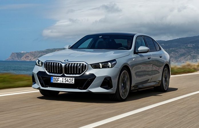 BMW launched its new offering; Powerful engine in 3 Series (LWB), know everything