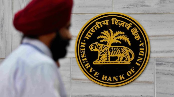 RBI Action: RBI fines one bank and 3 finance companies, do you have an account with them? RBI Action: RBI fines one bank and 3 finance companies, do you have an account with them?