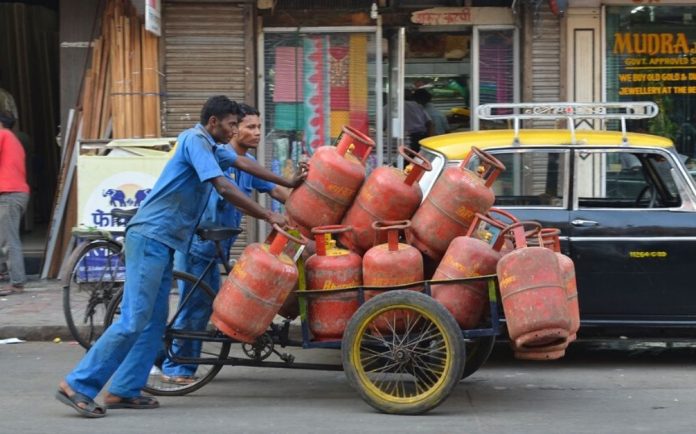 LPG Price 1 January: LPG cylinder becomes costlier by ₹111, check new price