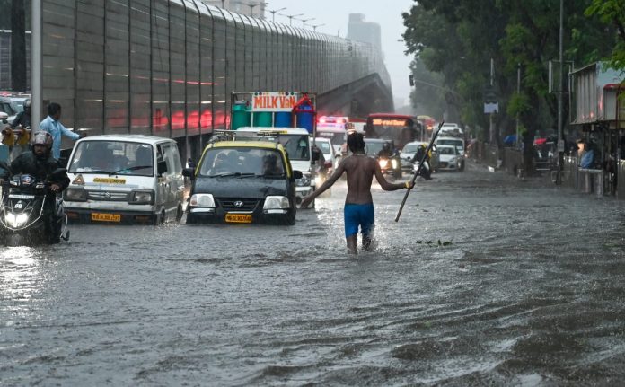 IMD has issued red alert for heavy rains in these states along with Delhi and Mumbai, know the condition of your city IMD has issued red alert for heavy rains in these states along with Delhi and Mumbai, know the condition of your city