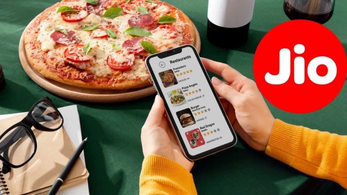 Reliance Jio is giving you a chance to save 600 rupees on ordering food online, take advantage like this