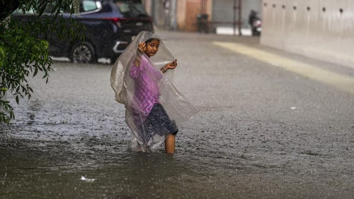 Heavy Rain Alert: There will be heavy rain in these states for the next 7 days, rain alert with strong winds has also been issued in Delhi