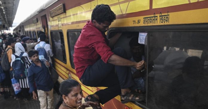 Railways New Rule: Indian Railways has implemented the 'airplane' rule, passengers may have to pay a hefty fine Railways New Rule: Indian Railways has implemented the 'airplane' rule, passengers may have to pay a hefty fine