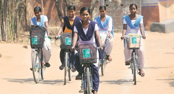 Govt Scheme: Good news for students! Students going to school 5 KM away will get ₹6000, know how to get the money?