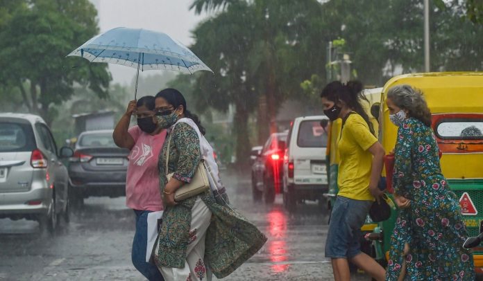 Rain Alert: There will be heavy rain in these states even today, know the weather of Delhi-UP Rain Alert: There will be heavy rain in these states even today, know the weather of Delhi-UP
