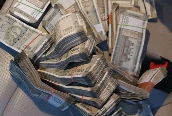 Cash Limit at Home Income tax department will send notice if you keep so much cash at home; know the rules for keeping cash Cash Limit at Home Income tax department will send notice if you keep so much cash at home; know the rules for keeping cash