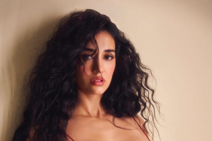 Disha Patani crossed all limits of boldness in a front open dress, the pictures raised the temperature of the internet Disha Patani crossed all limits of boldness in a front open dress, the pictures raised the temperature of the internet