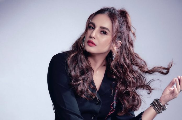 Huma Qureshi showed bo*ld swag by opening the buttons of her jeans, people are unable to take their eyes off her killer looks