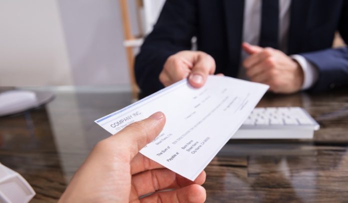 Same Day Cheque Clearing: From this day, cheques will be cleared in 3 hours, big relief to customers with RBI's new system Same Day Cheque Clearing: From this day, cheques will be cleared in 3 hours, big relief to customers with RBI's new system