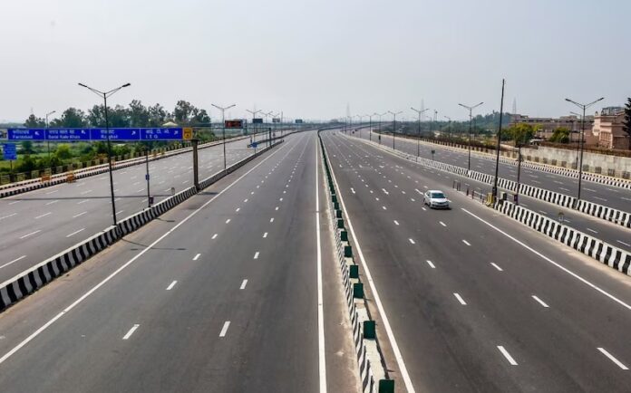 New Expressway: Journey from Delhi to Lucknow will be completed in 3-4 hours, new expressway is going to be built New Expressway: Journey from Delhi to Lucknow will be completed in 3-4 hours, new expressway is going to be built
