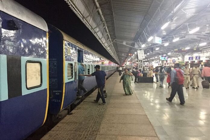 Platform Tickets: Sale of platform tickets stopped at Delhi railway stations, know why this decision was taken Platform Tickets: Sale of platform tickets stopped at Delhi railway stations, know why this decision was taken