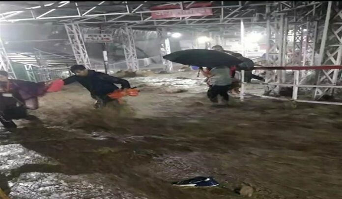 Vaishno Devi Yatra temporarily suspended due to heavy rains and cloudburst in Jammu