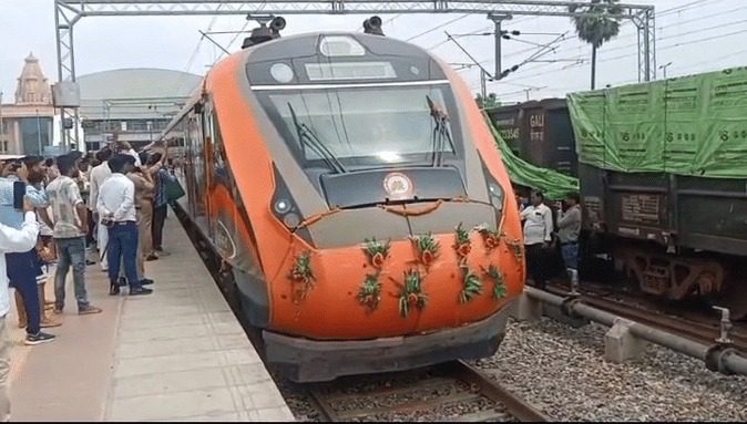 Vande Bharat Express New Vande Bharat train will run on this route, check route and other details Vande Bharat Express New Vande Bharat train will run on this route, check route and other details