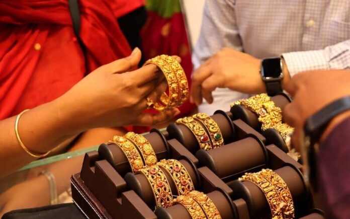 Gold Rate: Gold is getting cheaper by Rs 8000, check today's latest price