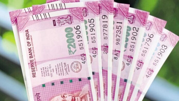 2000 Rupees Note RBI issues new notification regarding Rs 2000 notes, find out where you can deposit them 2000 Rupees Note RBI issues new notification regarding Rs 2000 notes, find out where you can deposit them