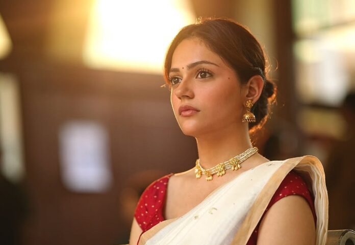 Anit Padda walked the ramp wearing a saree, her blouse caught everyone's attention.