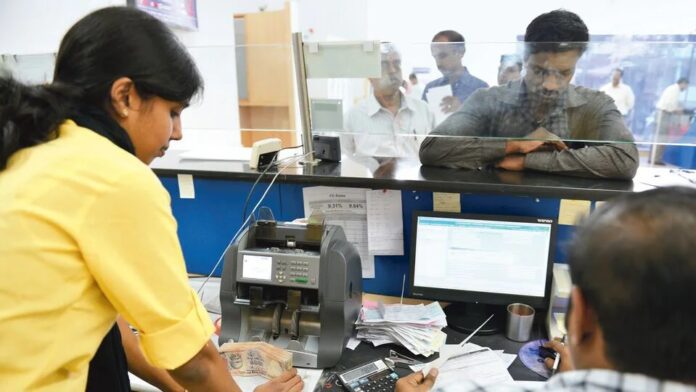 Bank Service Close: Transactions at this bank will be disrupted on November 7 and 8, with many services remaining closed.