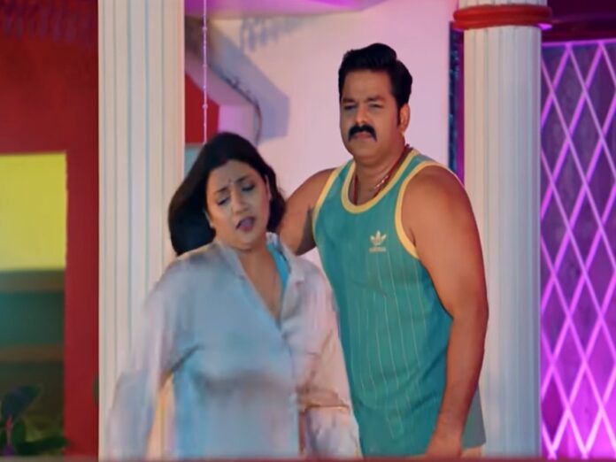 Pawan Singh did such romance with his wife on the wedding night, the video went viral.