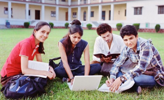 Scholarships This university is offering scholarships worth 28.5 lakh rupees to Indian students, learn the full details here.
