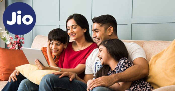Reliance Jio introduces new family plan, 4 SIMs will work simultaneously, 100GB data and free Netflix-Amazon Prime subscription