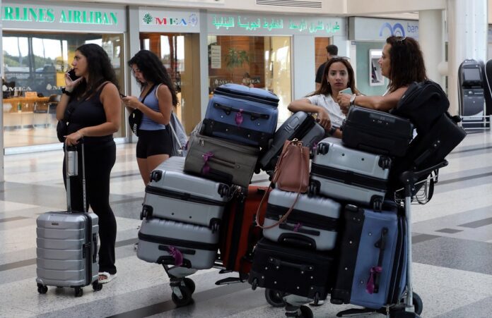 Airport New Luggage Rules: Air passengers will no longer be able to carry these 9 items in their bags during travel; Airline companies issued advisory. Airport New Luggage Rules: Air passengers will no longer be able to carry these 9 items in their bags during travel; Airline companies issued advisory.