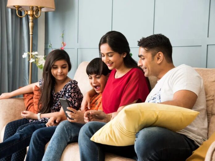 Family Postpaid Plan: Four SIMs will run in one plan, up to 240GB data will be available, along with OTT, Apple TV is also free.