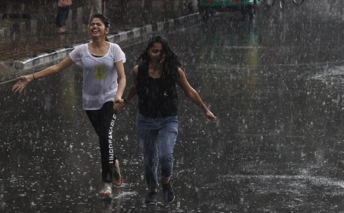 Weather Update There is a possibility of severe storm, lightning and cloudburst in these states till November 7.