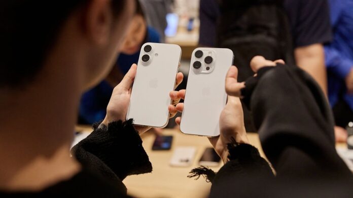 Apple Gadgets Ban: Apple discontinued 25 gadgets including 7 iPhones and MacBook Air M3. Know the reason? Apple Gadgets Ban: Apple discontinued 25 gadgets including 7 iPhones and MacBook Air M3. Know the reason?