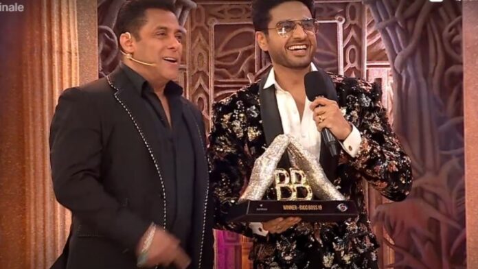 Bigg Boss 19 Winner: Gaurav Khanna lifts the glittering Bigg Boss trophy, wins Rs 50 lakh