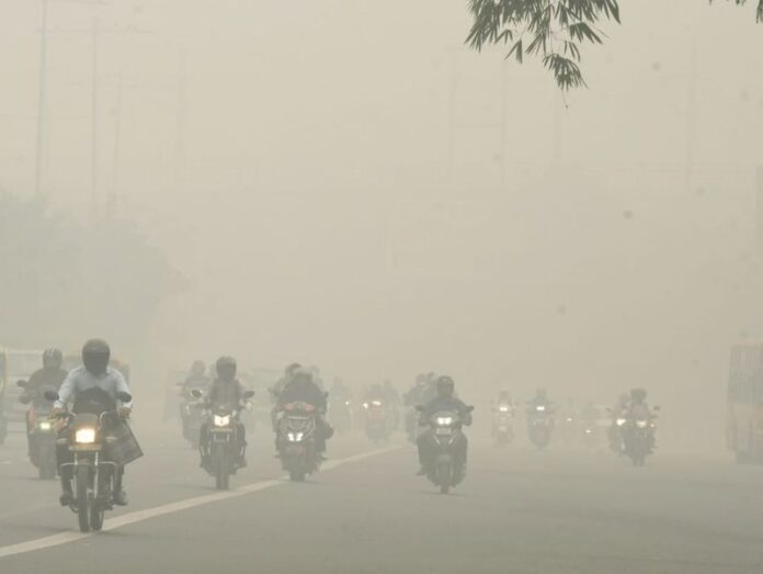 GRAP 4 Restrictions: Due to Grape 4 in Delhi-NCR, orders have been issued for online classes in schools and work from home in offices. GRAP 4 Restrictions: Due to Grape 4 in Delhi-NCR, orders have been issued for online classes in schools and work from home in offices.