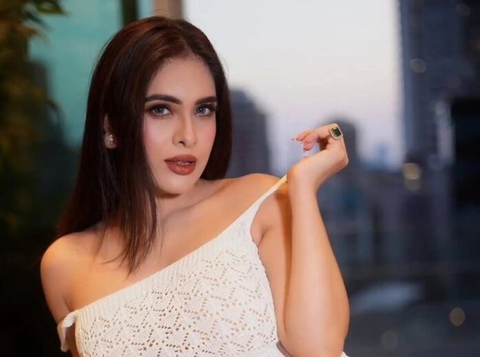 Neha Malik crossed all limits of boldness! Showing off her style in a transparent mini skirt, the internet is on fire; see photos.