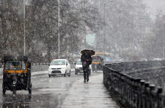 Today's weather: Rain and snowfall alert in the country, know how the weather will be today