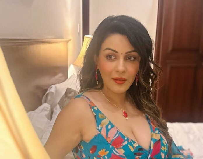 Yamini Malhotra Video: Yamini Malhotra, dressed in skimpy clothes, makes lewd advances towards driver - video goes viral Yamini Malhotra Video: Yamini Malhotra, dressed in skimpy clothes, makes lewd advances towards driver - video goes viral