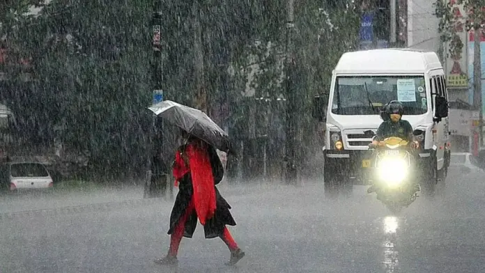 Heavy Rain Alert Rain alert issued in 22 states including Delhi and UP, western disturbance bringing back cold
