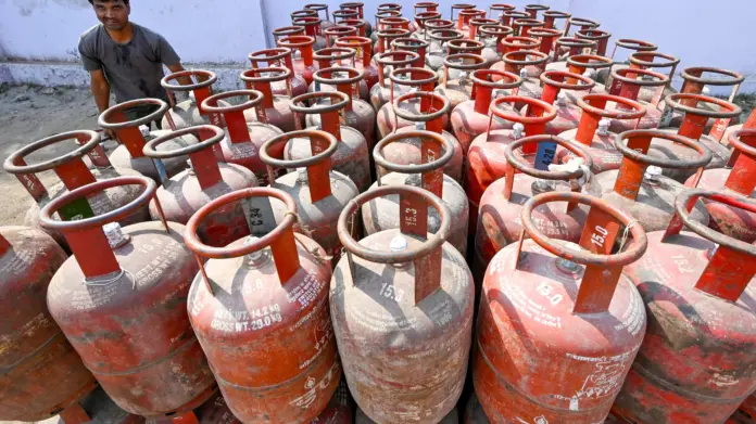 LPG Cylinder: Good News for LPG Cylinder Holders... Key Decisions Taken Regarding Booking and Delivery