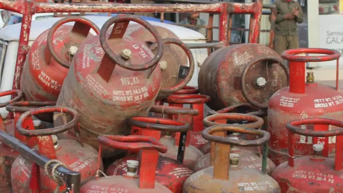 LPG New Rule: Now getting commercial cylinders will not be easy, Delhi government has changed the rules