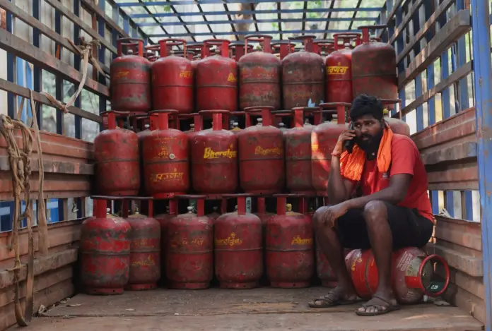 LPG Connection Must Be Surrendered If PNG Connection Exists; Directives Issued Following Central Government Notification