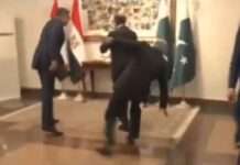 Pakistan’s Deputy Prime Minister Ishaq Dar stumbles and falls to the ground, video mocked on social media Pakistan's Deputy Prime Minister Ishaq Dar stumbles and falls to the ground, video mocked on social media
