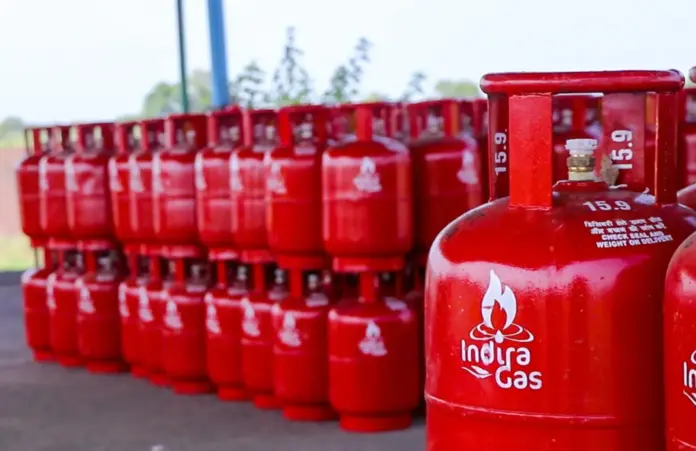 Free LPG cylinder: Delhi residents get a free LPG cylinder this Holi, here's how to take advantage.
