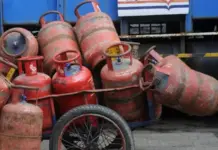 LPG Crisis: Government has increased the supply by 20%, restaurants and hotels will get more gas. LPG Crisis: Government has increased the supply by 20%, restaurants and hotels will get more gas.