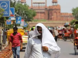 Delhi Weather Update: Scorching heat returns to Delhi; temperature crosses 40°C as IMD issues latest update. Delhi Weather Update Scorching heat returns to Delhi; temperature crosses 40°C as IMD issues latest update.