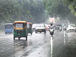 IMD Heavy Rain Alert Heavy rain alert issued for over 17 states within the next 4 days; check the weather forecast.