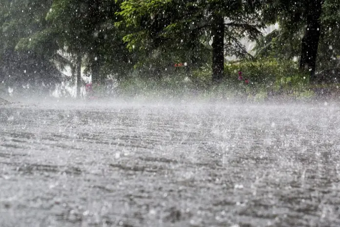 Heavy Rain Alert IMD issues alert for very heavy rain and hailstorm in these states, along with tornadoes with a speed of 60 kmph.
