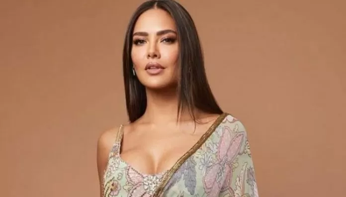 Esha Gupta raises internet's mercury in desi look, bold poses sitting on the ground