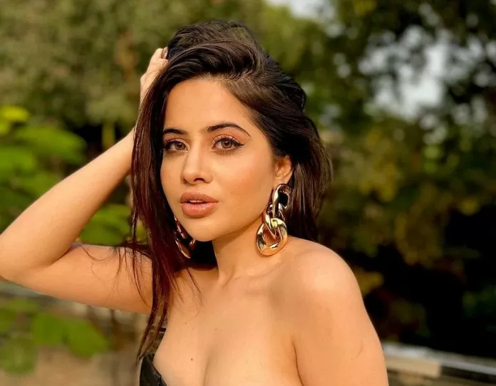 Urfi Javed is often in headlines for her offbeat fashion. Urfi Javed Pics never leaves such an opportunity when she does not show her peculiar style. Recently, Urfi had apologized for wearing strange clothes on social media and said that now she will not wear such clothes again. But recently, Urfi Javed Instagram has once again blown people's senses with her unusual style. Urfi has posted the latest photos on Instagram wearing her new dress.